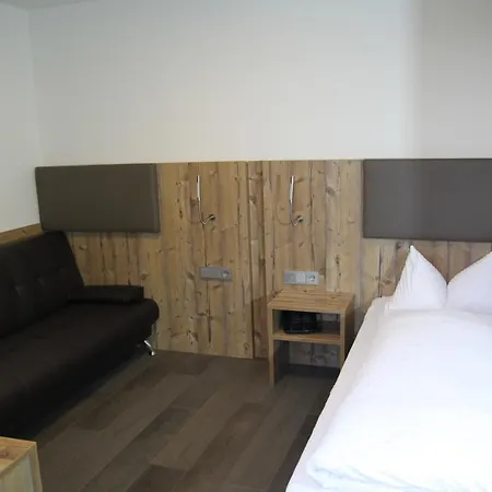 מלון Hotel-gasthof Zur Post 3*