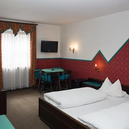 Отель Hotel-gasthof Zur Post Фельбург