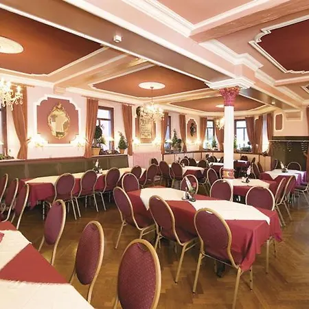 מלון Hotel-gasthof Zur Post 3*