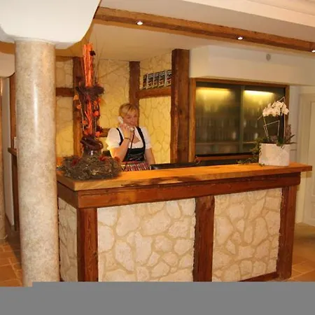 Hotel-gasthof Zur Post מלון 3*