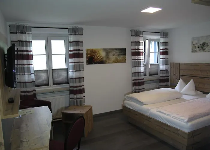 מלון Hotel-gasthof Zur Post ולבורג